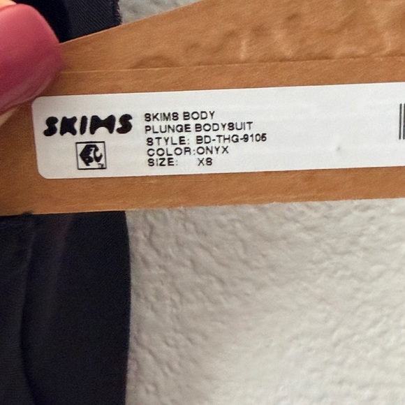 SKIMS BODY UNLINED PLUNGE BODYSUIT BD-THG-9105 Sz XS Shapewear Black Onyx - Picture 4 of 5